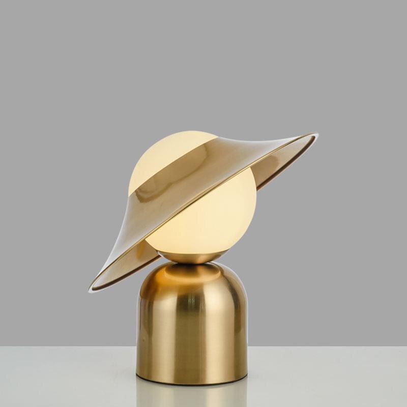 Lampe de Table Nordique en Or - Élégance et Fonctionnalité pour Votre Espace