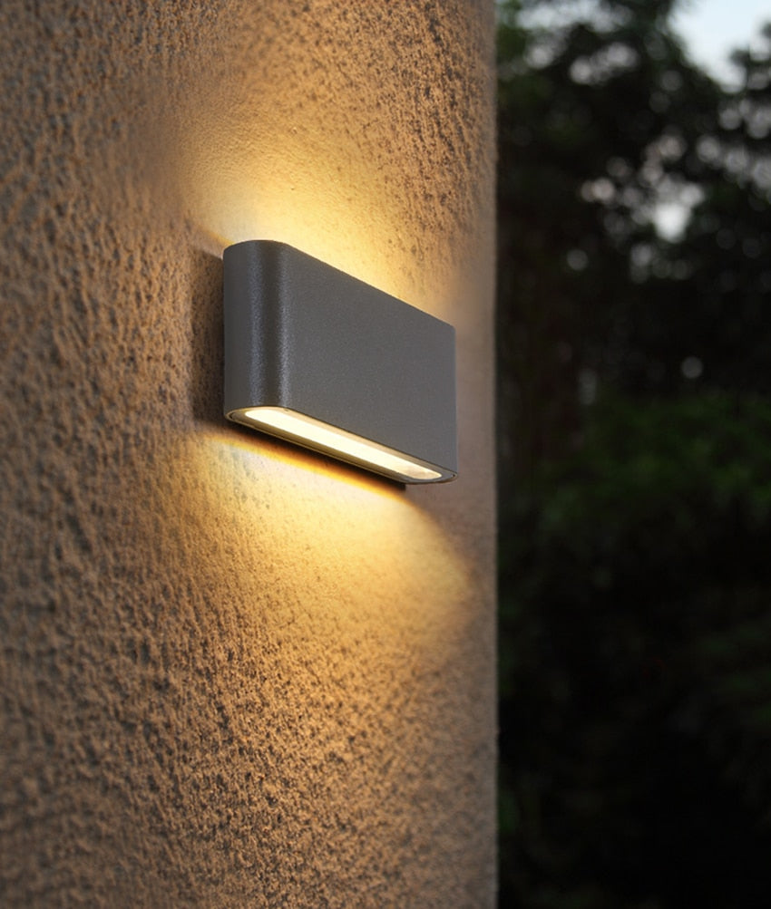 Applique Murale Étanche LED - Design Résistant aux Intempéries et Écoénergétique
