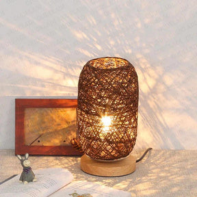 Lampe de Table en Rotin - Élégance Naturelle et Ambiance Chaleureuse