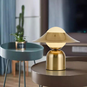 Lampe de Table Nordique en Or - Élégance et Fonctionnalité pour Votre Espace