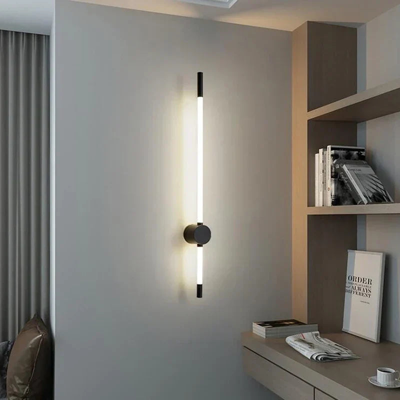 Applique Murale LED Verticale - Éclairage Économe et Élégant