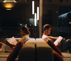 Lampe sur Pied Dimmable avec Étagère - Éclairage Pratique et Design Élégant