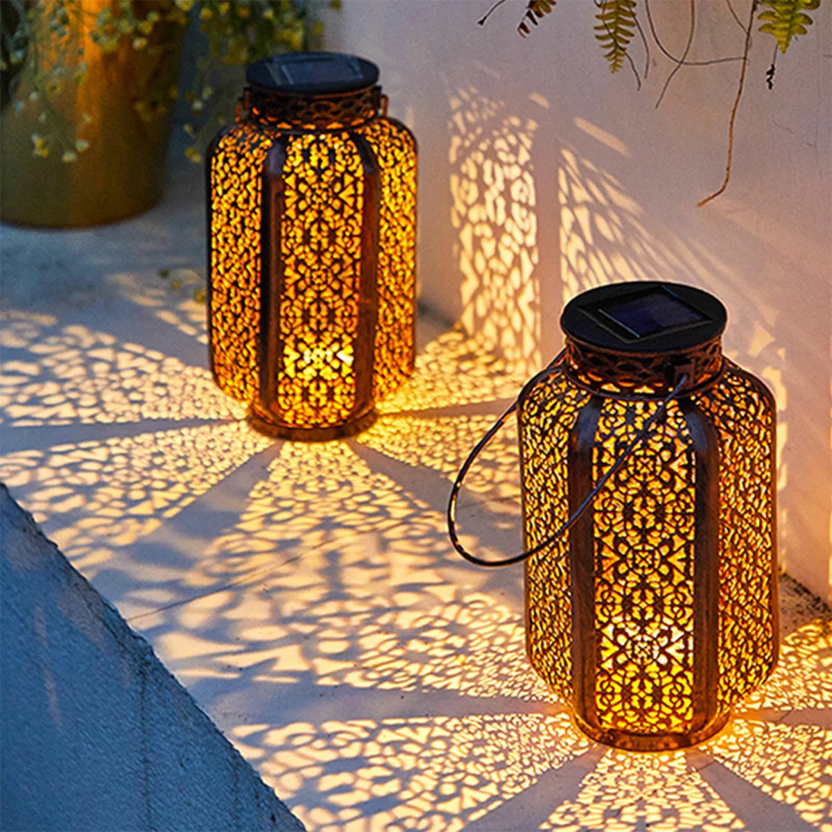 Lanterne Solaire Suspendue en Fer - Ambiance Chaleureuse pour Jardin