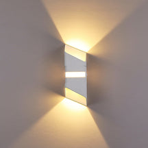 Applique Murale LED Extérieure - Éclairage Résistant aux Intempéries et Énergétiquement Efficace