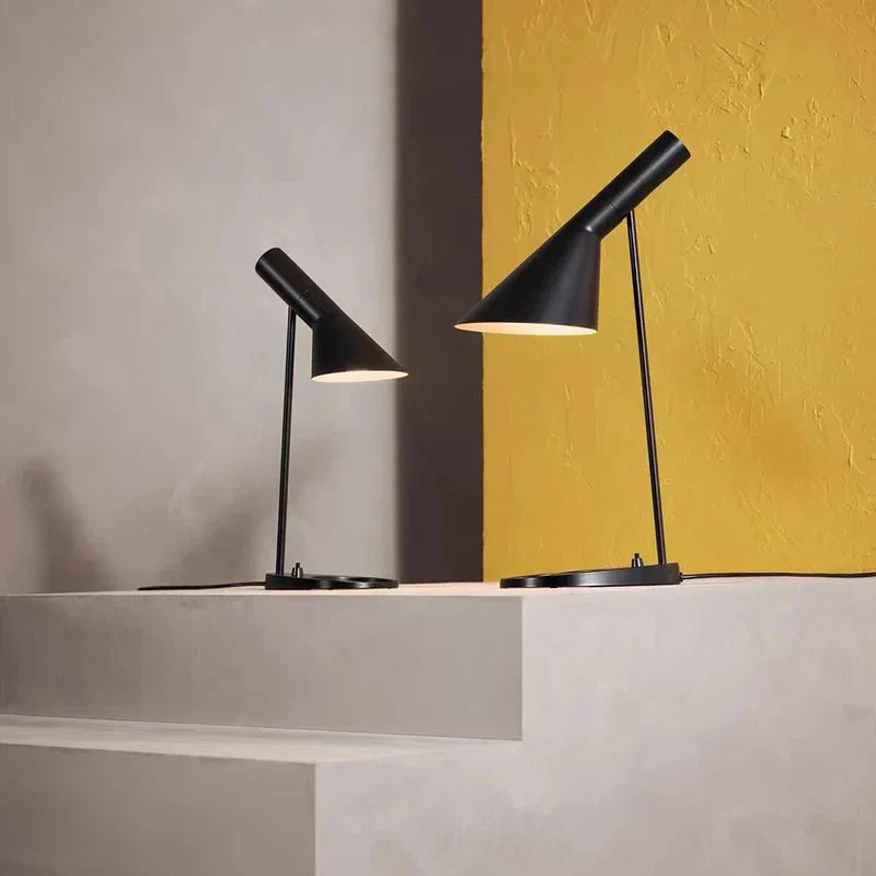 Lampe de Table Moderne en Métal - Design Élégant et Durable