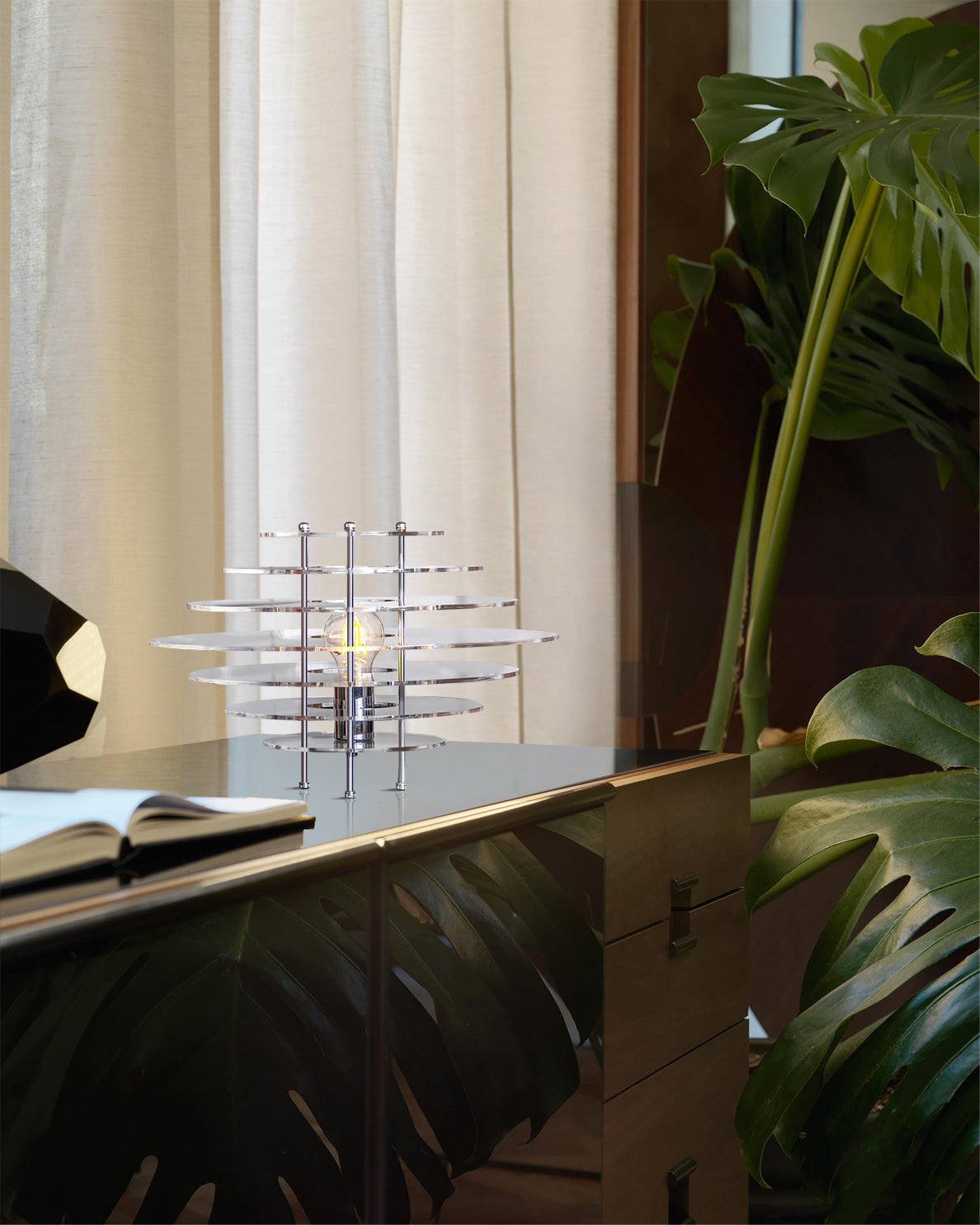 Lampe de Bureau Chrome Moderne - Design Élégant en Métal et Acrylique