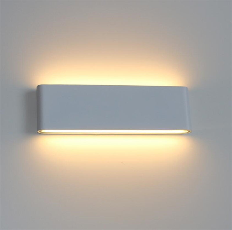Applique Murale Étanche LED - Design Résistant aux Intempéries et Écoénergétique