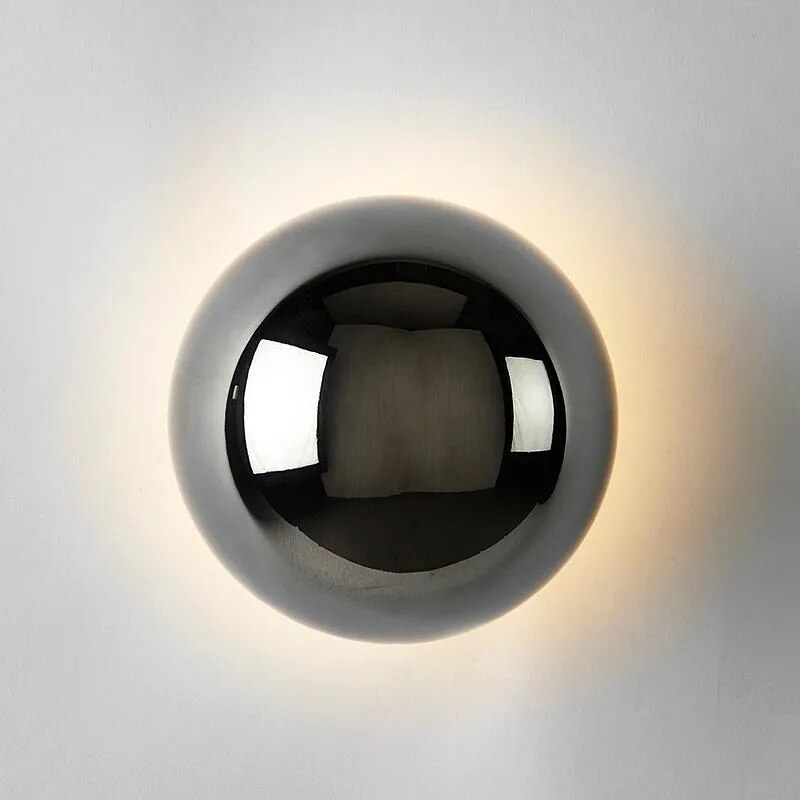 Applique Murale Scandinave en Aluminium - Éclairage Élégant et Fonctionnel