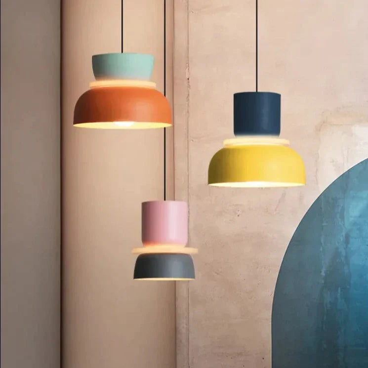 Suspension Scandinave Colorée - Éclairage Ambiant Chaleureux et Élégant