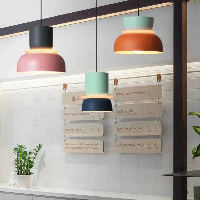 Suspension Scandinave Colorée - Éclairage Ambiant Chaleureux et Élégant
