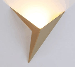 Applique Murale Triangulaire LED - Éclairage Élégant et Économe en Énergie