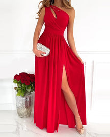 Robe Maxi Élégante pour Femmes - Encolure Diagonale et Détails Découpés