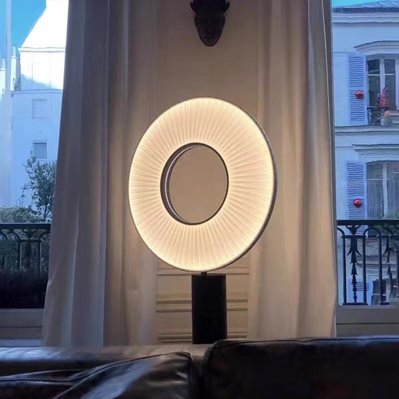 Lampe de Table Solaire Écologique - Design Élégant et Économie d'Énergie