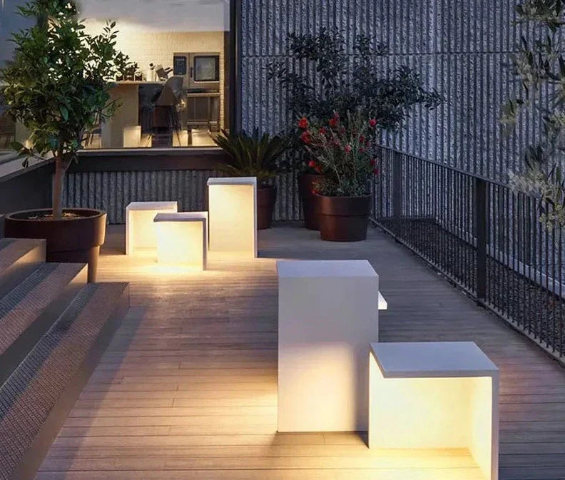 Éclairage Extérieur Étanche LED - Design Élégant et Résistant aux Intempéries