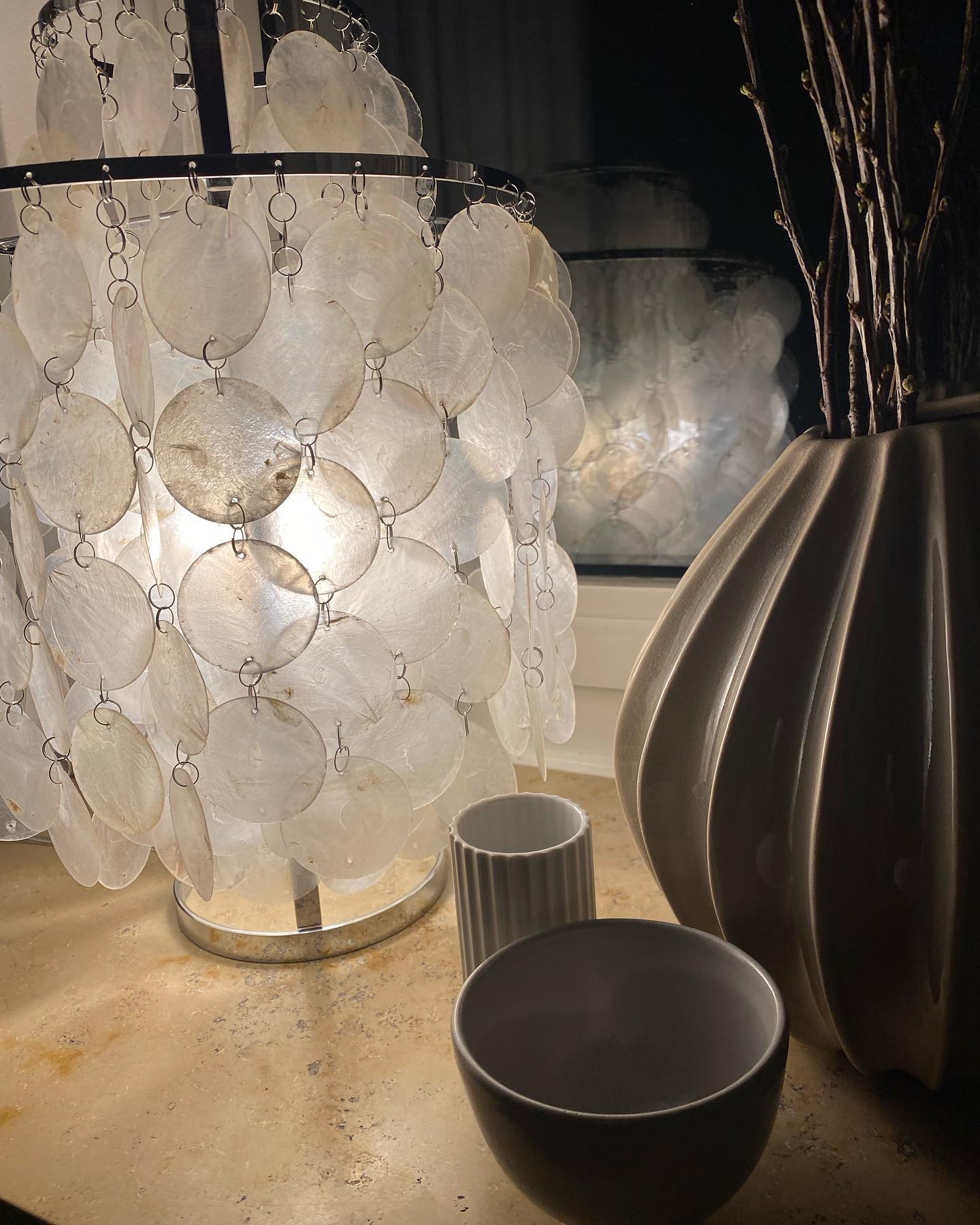 Lampe de Table en Coquillage Naturel - Design Élégant et Lumière Chaleureuse