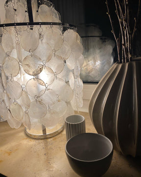 Lampe de Table en Coquillage Naturel - Design Élégant et Lumière Chaleureuse