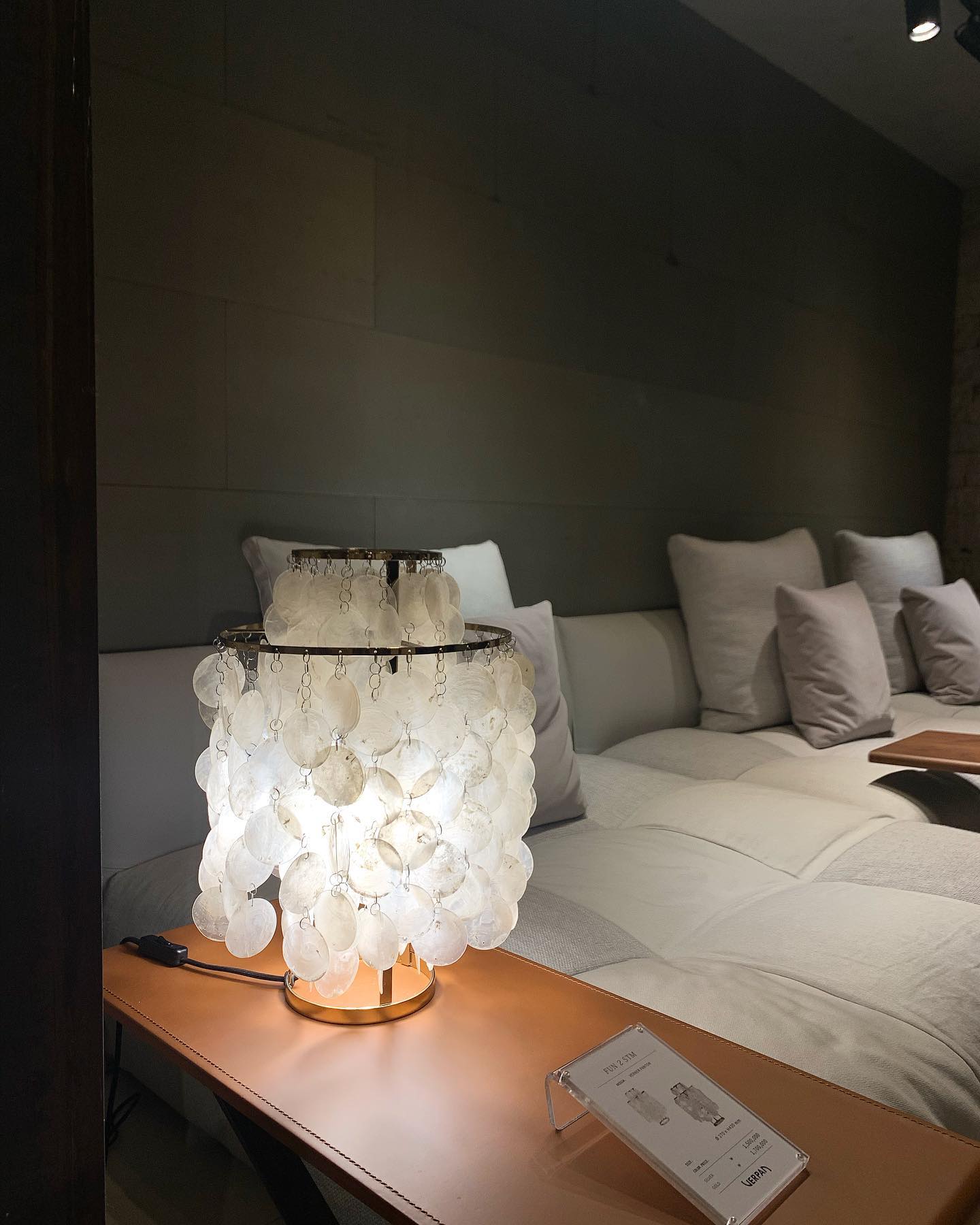 Lampe de Table en Coquillage Naturel - Design Élégant et Lumière Chaleureuse