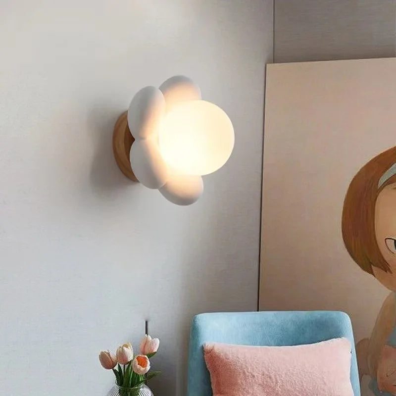 Applique Murale Fleur Crème - Design Élégant et Lumière Douce