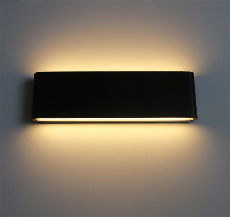 Applique Murale Étanche LED - Design Résistant aux Intempéries et Écoénergétique
