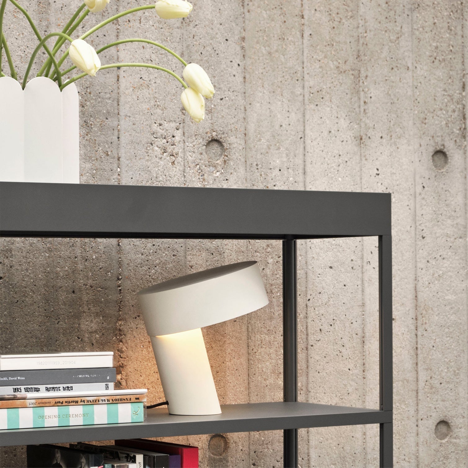 Lampe de Table Moderne en Métal - Design Incliné et Éclairage LED Économe