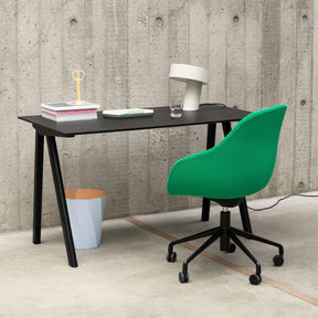 Lampe de Table Moderne en Métal - Design Incliné et Éclairage LED Économe