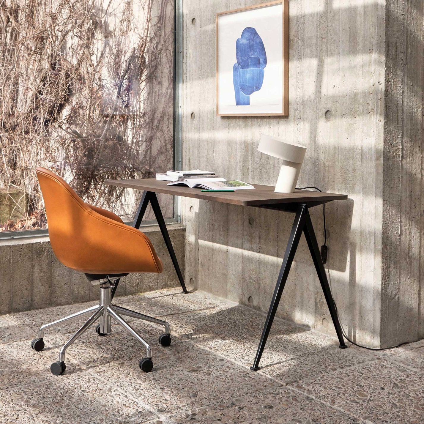 Lampe de Table Moderne en Métal - Design Incliné et Éclairage LED Économe