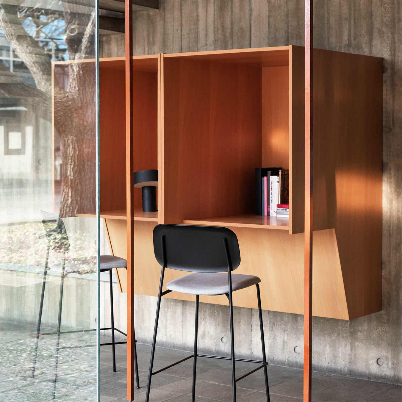Lampe de Table Moderne en Métal - Design Incliné et Éclairage LED Économe