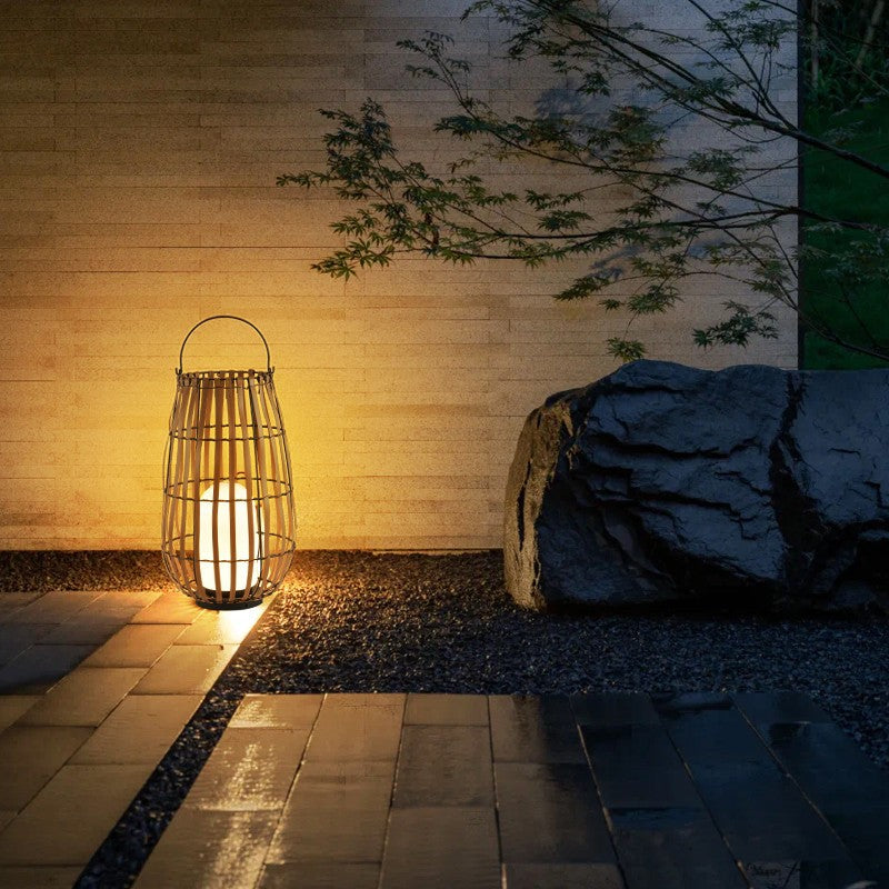 Lampe Solaire d'Extérieur Moderne - Éclairage Écologique et Ambiance Cosy