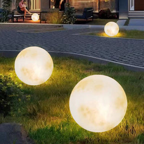 Lampe Solaire de Jardin en Forme de Lune - Éclairage Écologique et Élégant