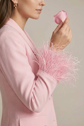Ensemble blazer et pantalon femme Sophia poignets en plumes élégant chic