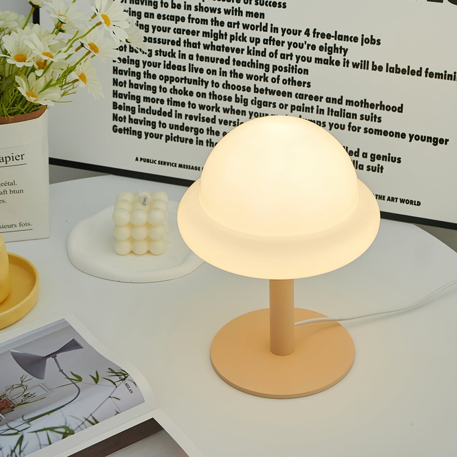 Lampe de Table Cosmique Métallique - Design Futuriste en Verre Champignon