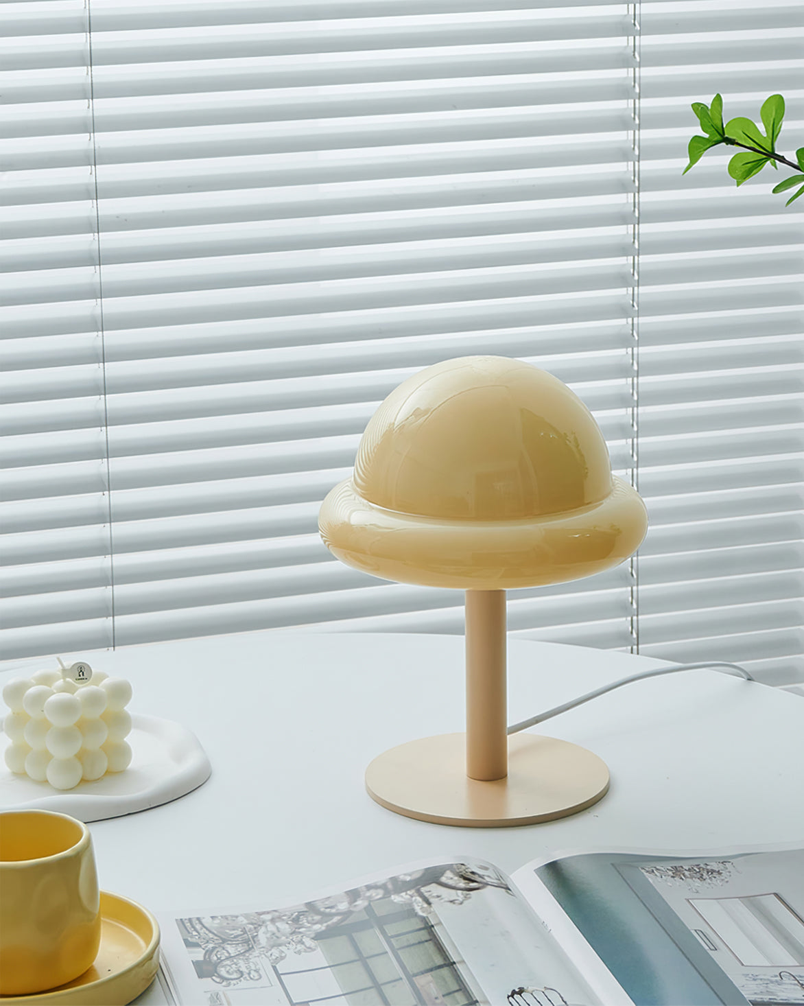 Lampe de Table Cosmique Métallique - Design Futuriste en Verre Champignon