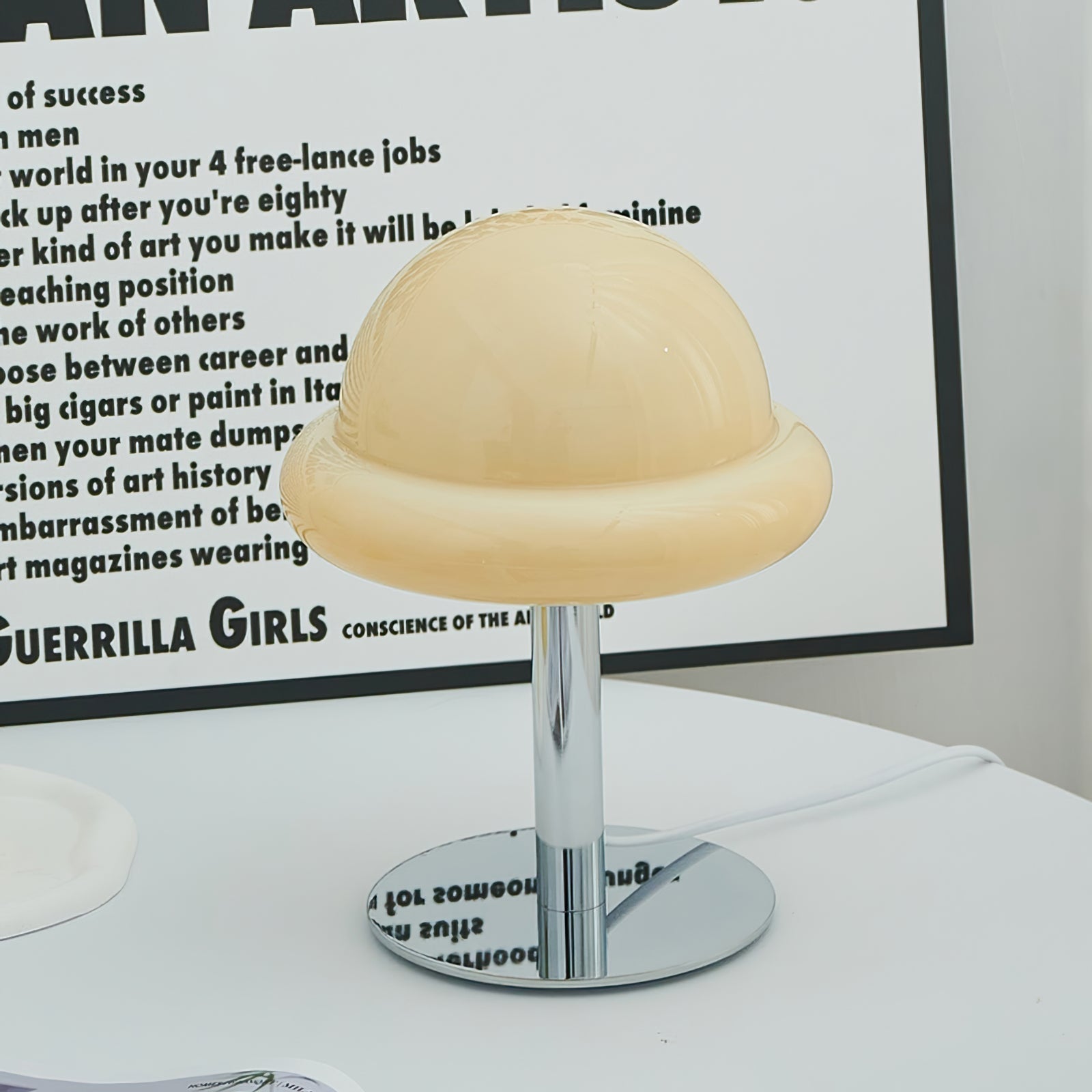 Lampe de Table Cosmique Métallique - Design Futuriste en Verre Champignon