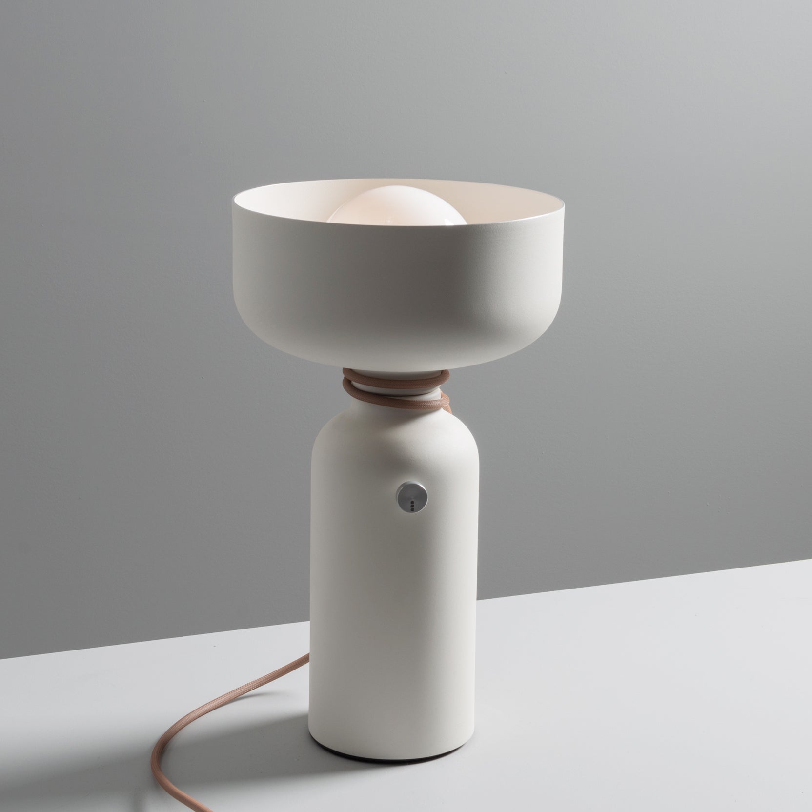 Lampe de Table Symétrique - Élégance et Design Unique