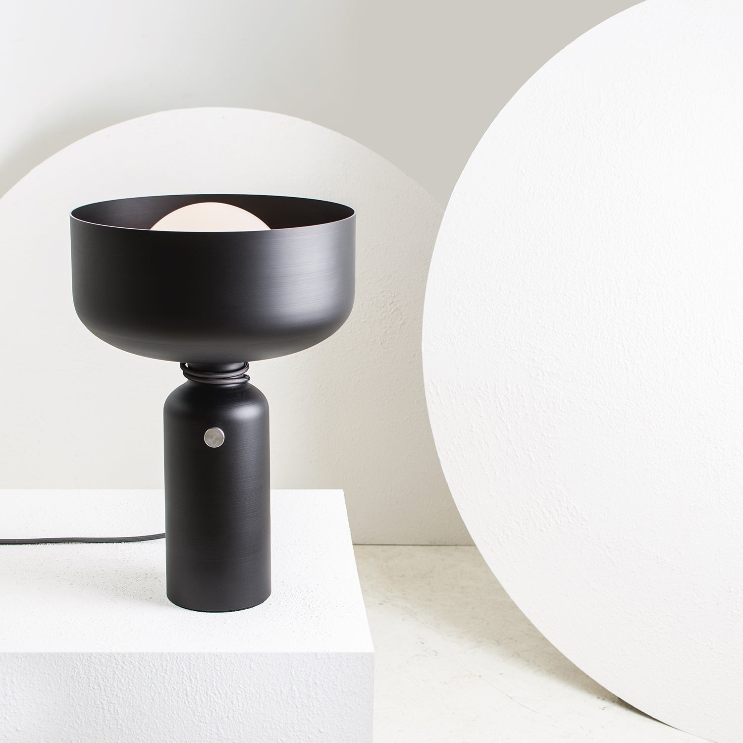 Lampe de Table Symétrique - Élégance et Design Unique