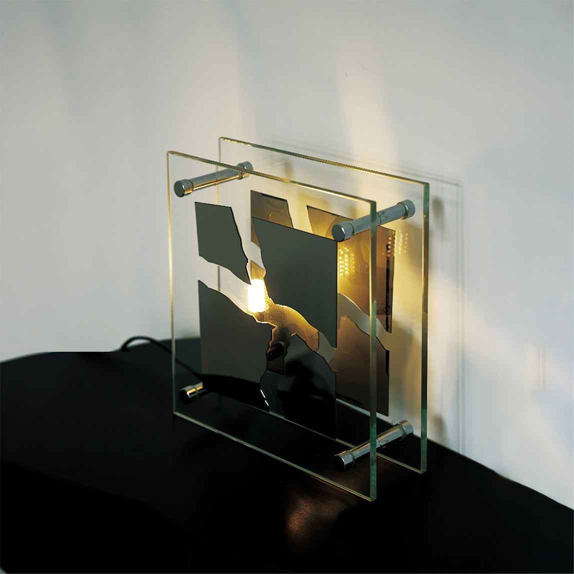 Lampe de Table en Verre Carrée - Design Artistique et Éclairage Pratique