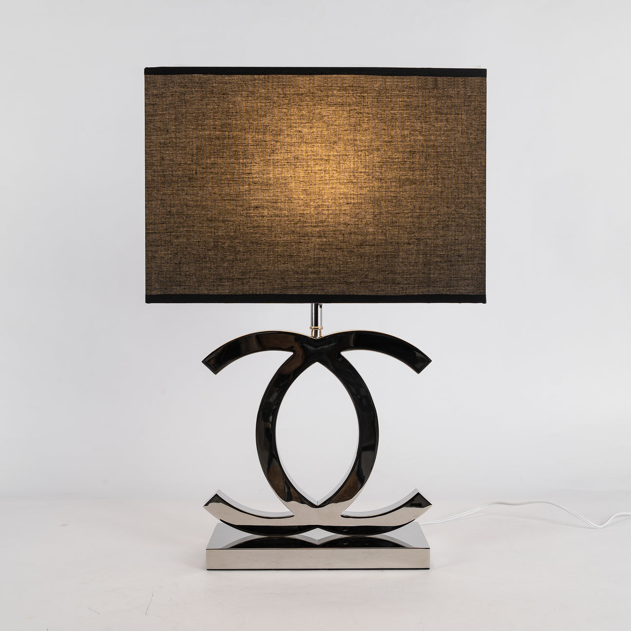 Lampe de Table en Acier Inoxydable - Design Scandinave et Élégant