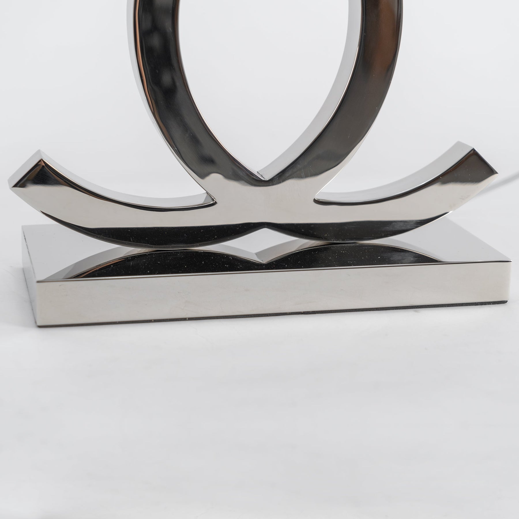 Lampe de Table en Acier Inoxydable - Design Scandinave et Élégant
