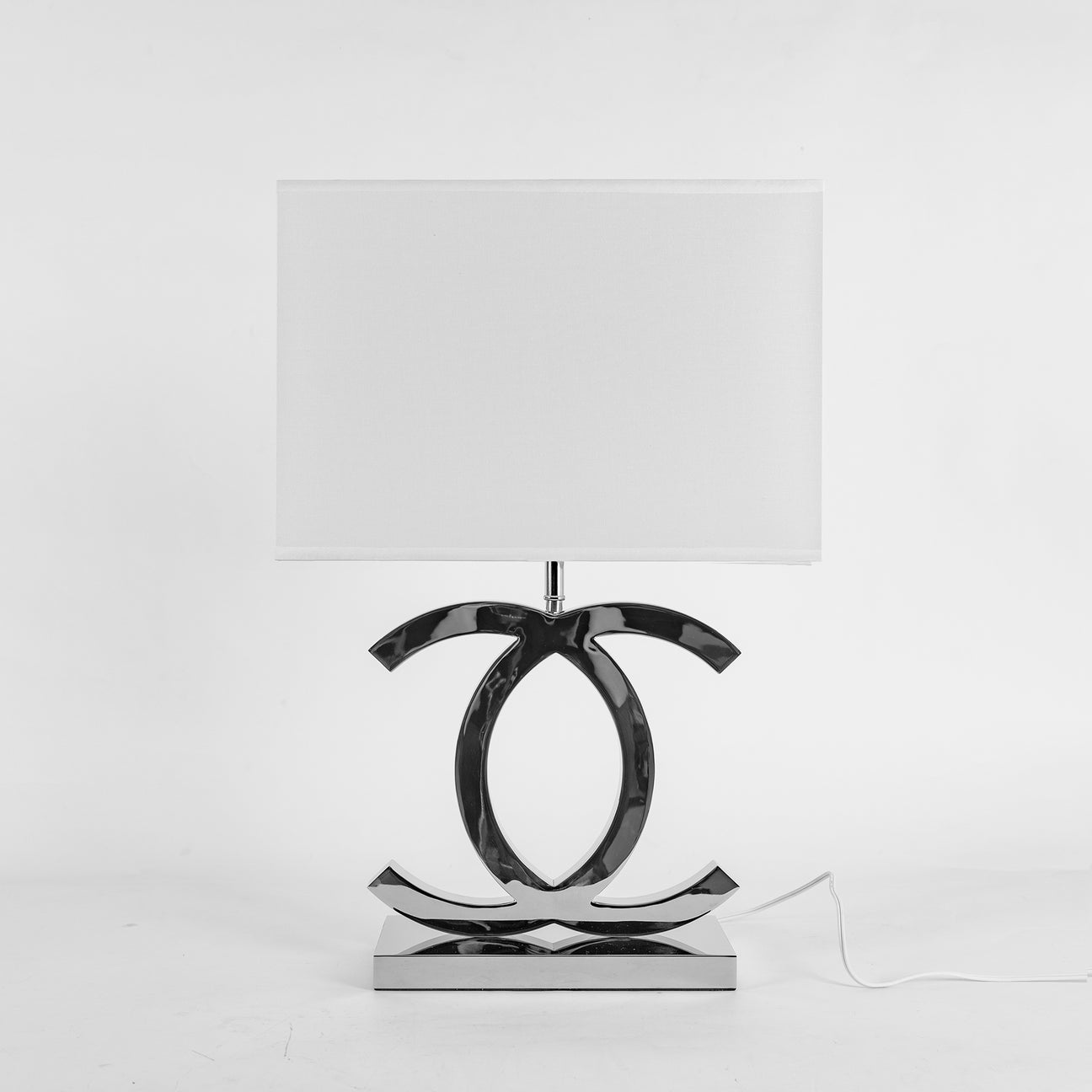 Lampe de Table en Acier Inoxydable - Design Scandinave et Élégant