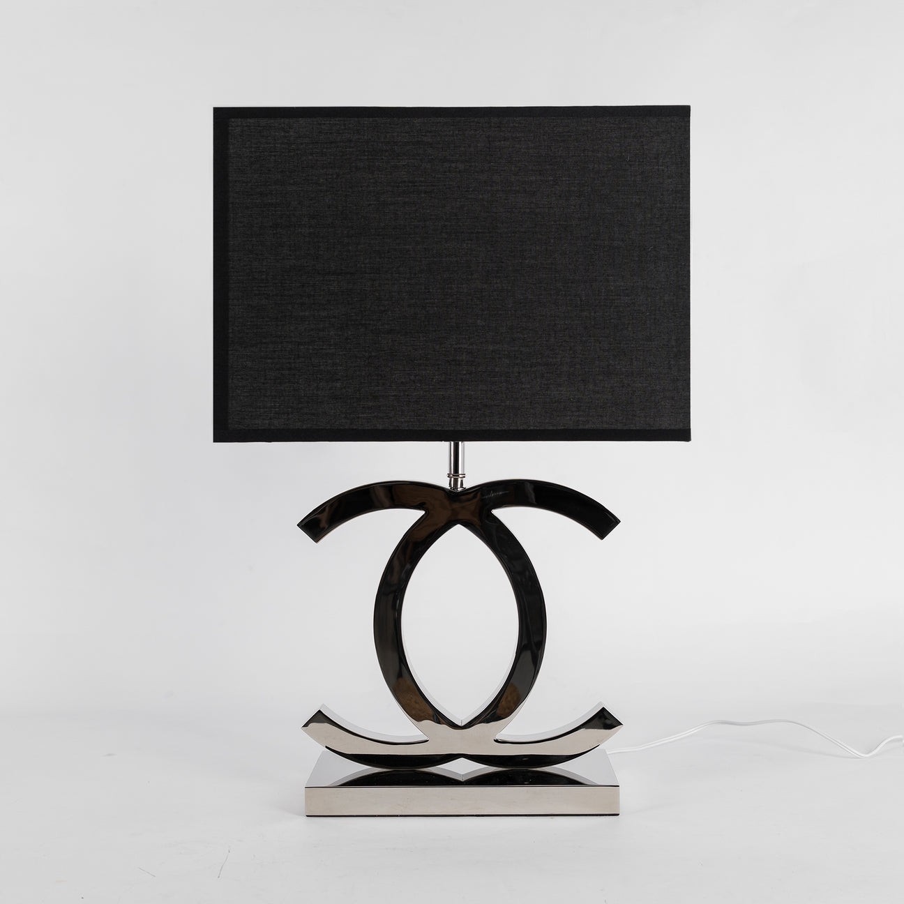 Lampe de Table en Acier Inoxydable - Design Scandinave et Élégant