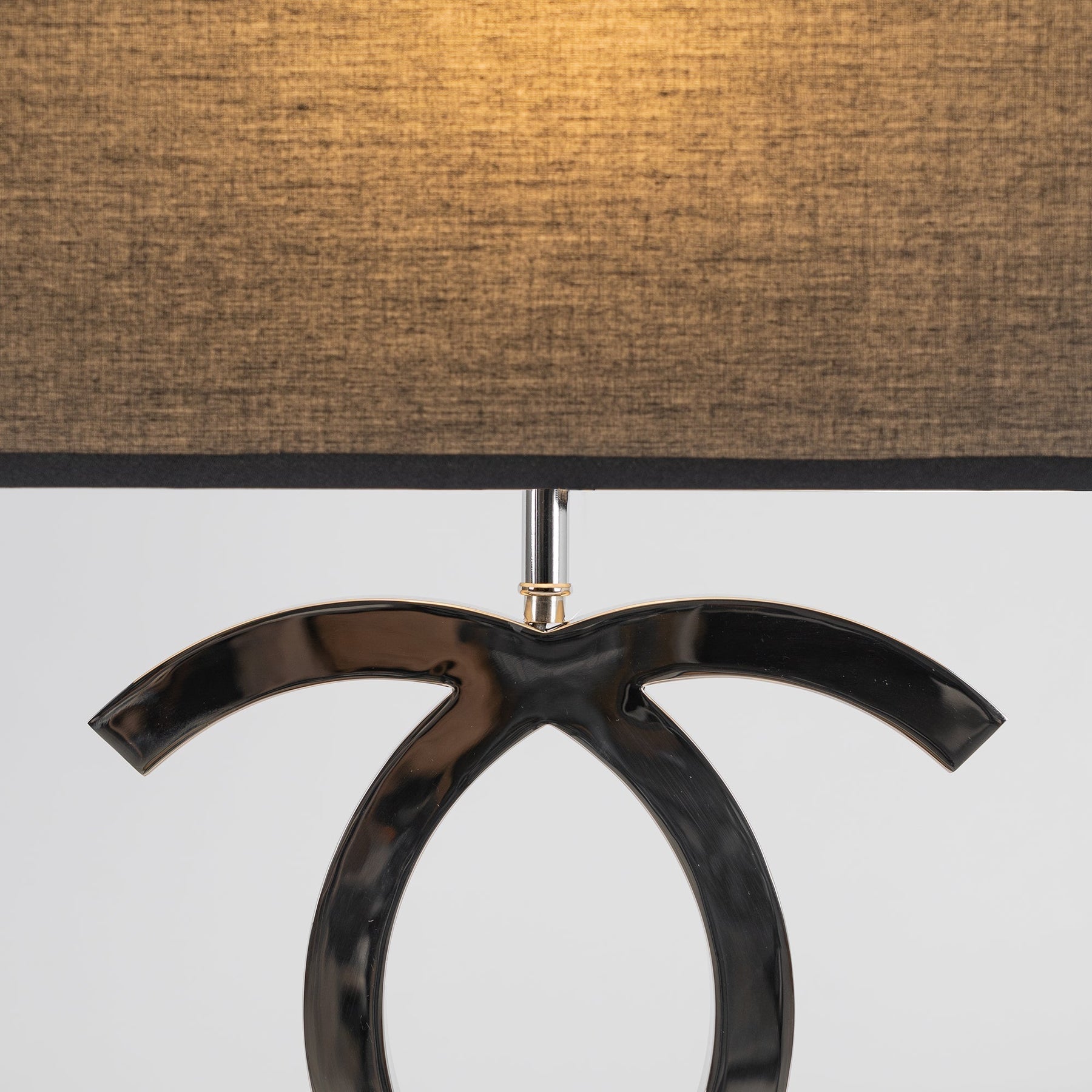 Lampe de Table en Acier Inoxydable - Design Scandinave et Élégant