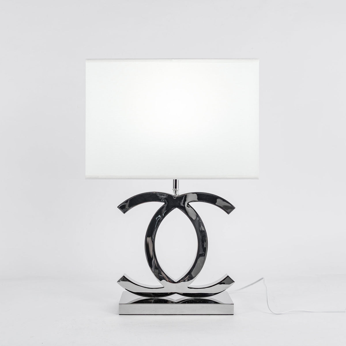 Lampe de Table en Acier Inoxydable - Design Scandinave et Élégant