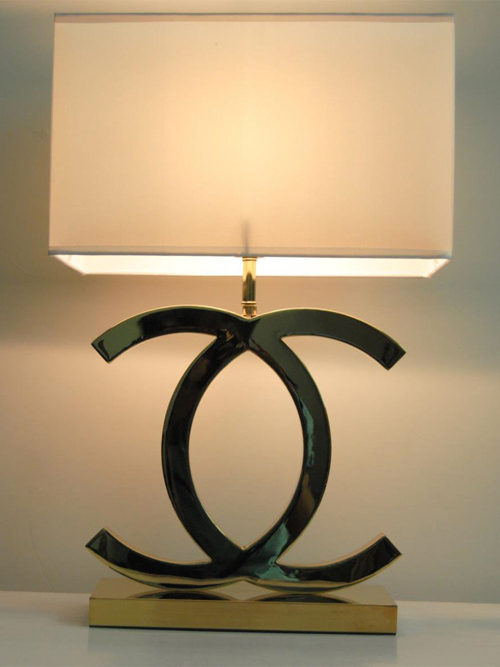 Lampe de Table en Acier Inoxydable - Design Scandinave et Élégant
