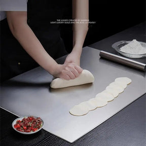 Planche à Découper Inoxydable - Surface Durable et Précise en Cuisine