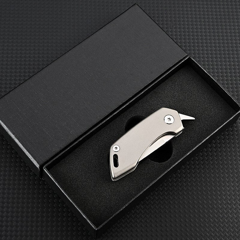 Couteau de Poche en Titane - Compact et Pratique pour Voyager