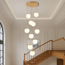 Lustre d'Escalier Scandinave - Élégance Contemporaine et Lumière Douce