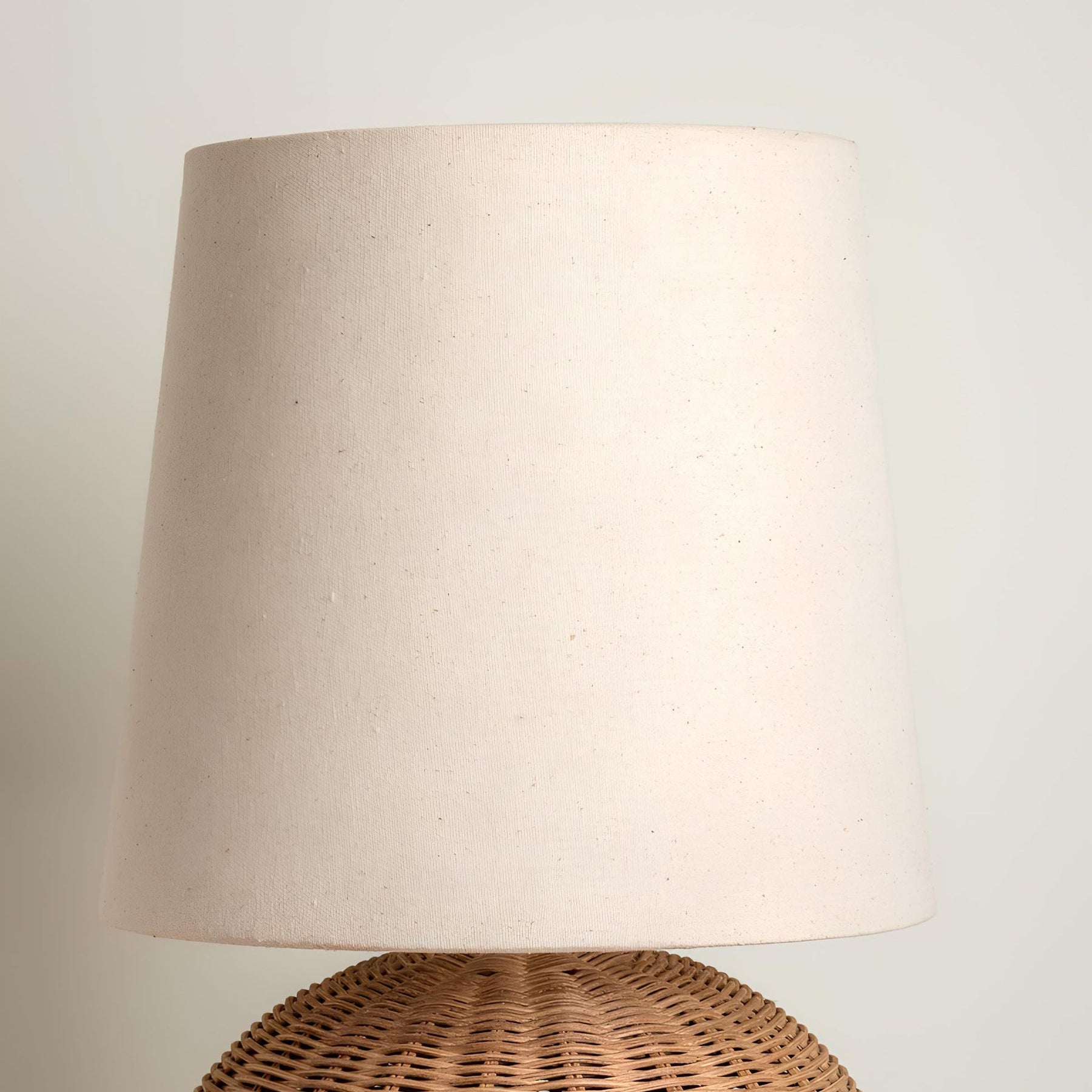 Lampe d'Accent en Rotin Naturel - Élégance et Chaleur pour Intérieur