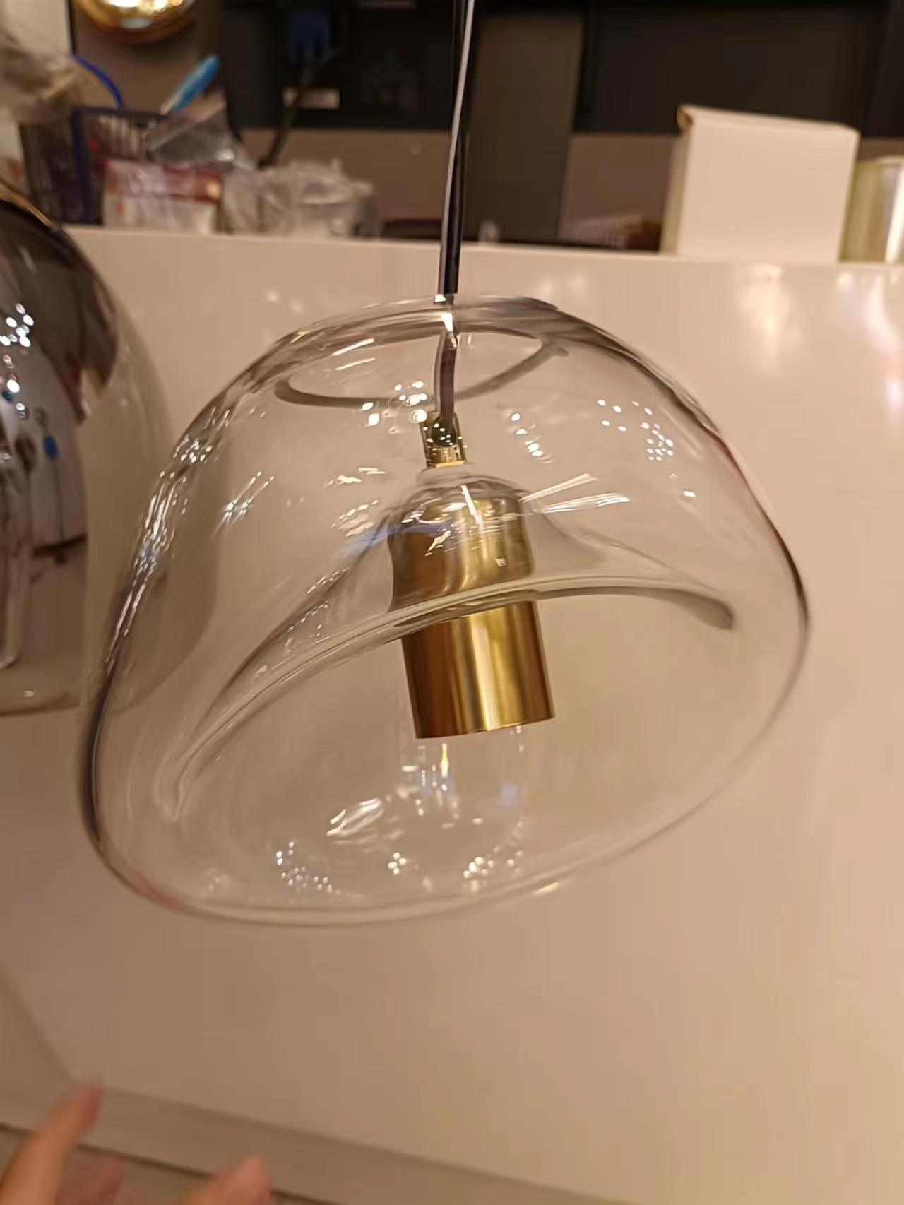 Lampe Plafonnier en Verre Soufflé - Design Épuré et Atmosphère Sereine