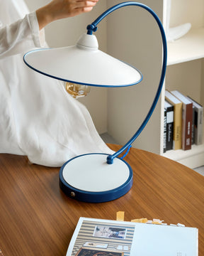 Lampe de Bureau Bleue Éclatante - Design Dynamique et Éclairage Confortable