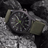 Montre Militaire pour Aventure Extérieure - Robuste, Étanche et Élégante
